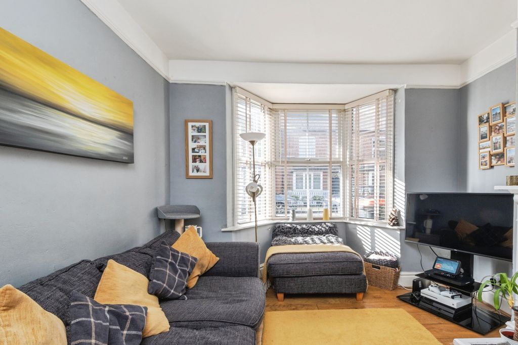 Property photo 2 of 20