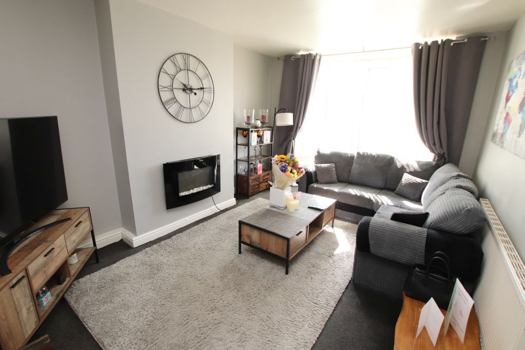 Property photo 2 of 12 Lounge