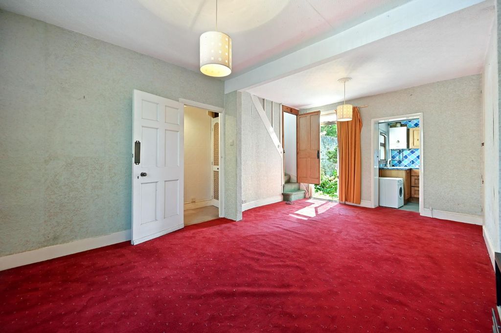 Property photo 2 of 11 8.Jpg