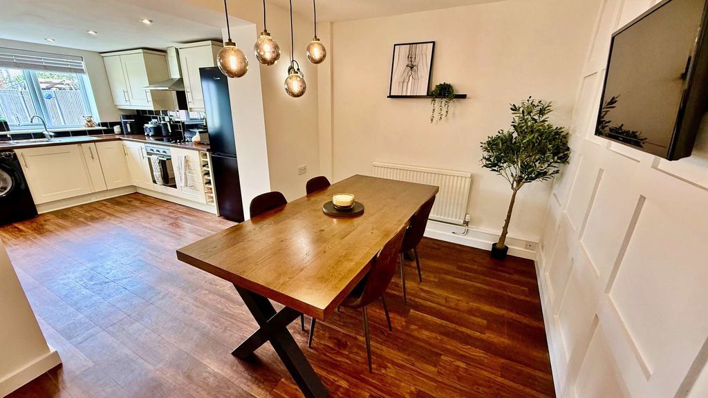 Property photo 3 of 11 Photo 6