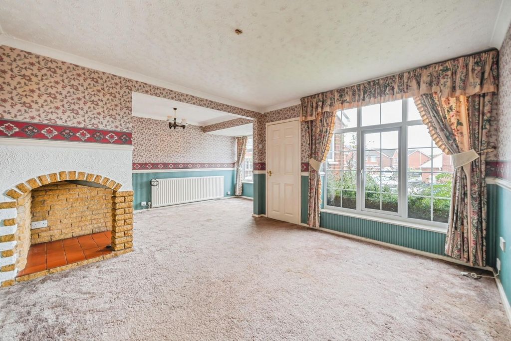 Property photo 2 of 24 65Norwichclose-1.Jpg