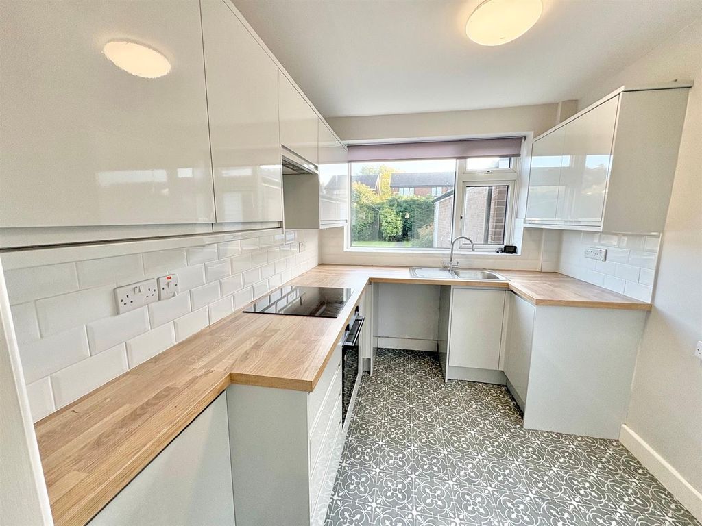 Property photo 3 of 11 Kitchen.Jpg