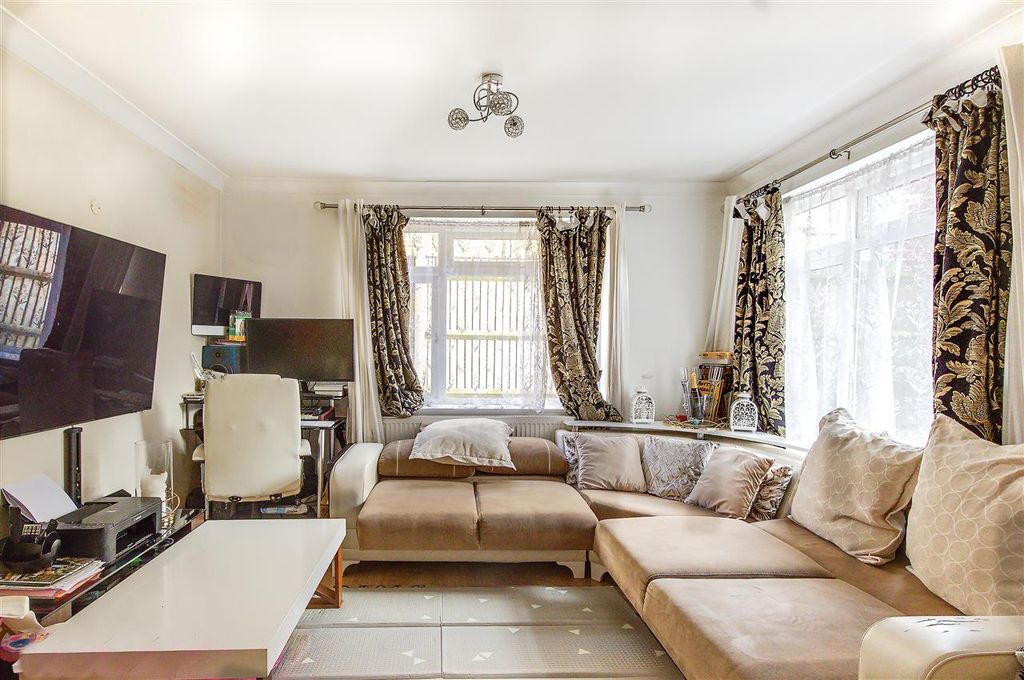 Property photo 3 of 9 Living Room