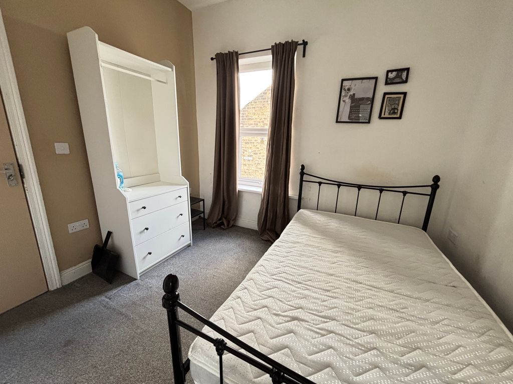 Property photo 1 of 8 Double Bed