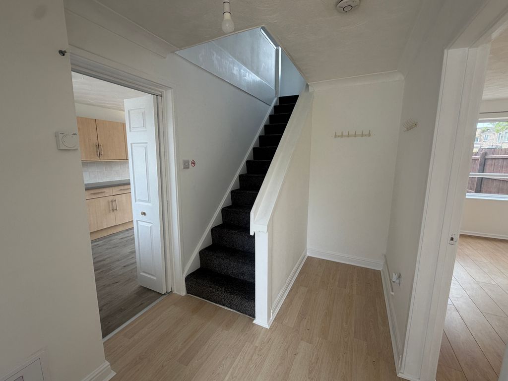 Property photo 2 of 11 Hallway