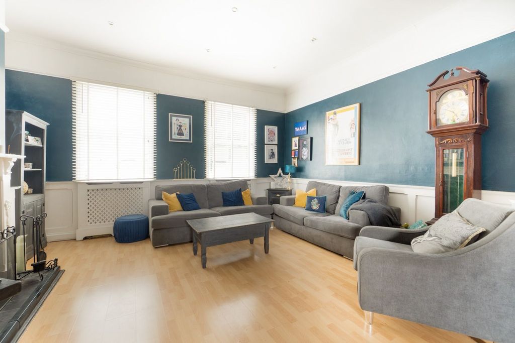 Property photo 3 of 13