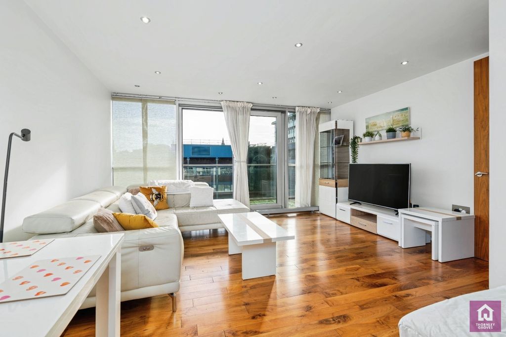 Property photo 2 of 18 Picture No. 16