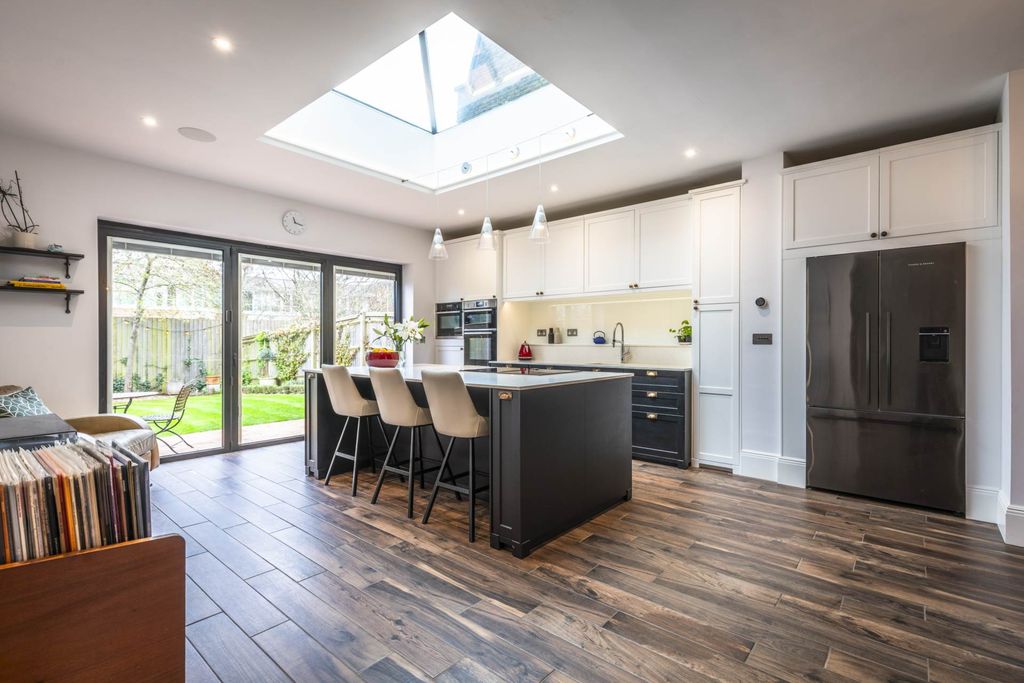 Property photo 2 of 16