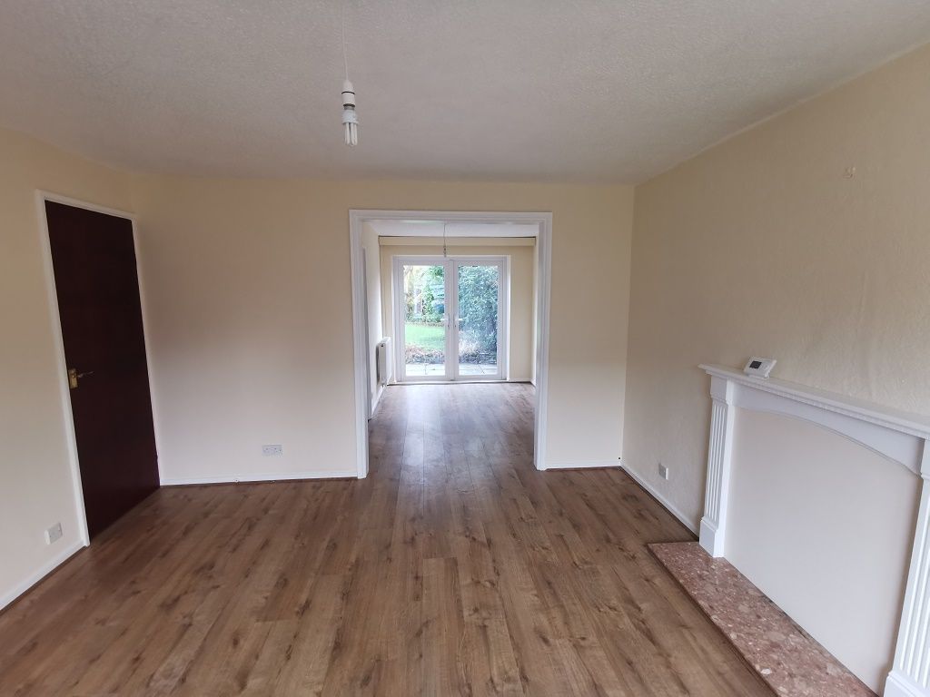 Property photo 2 of 8 Lounge