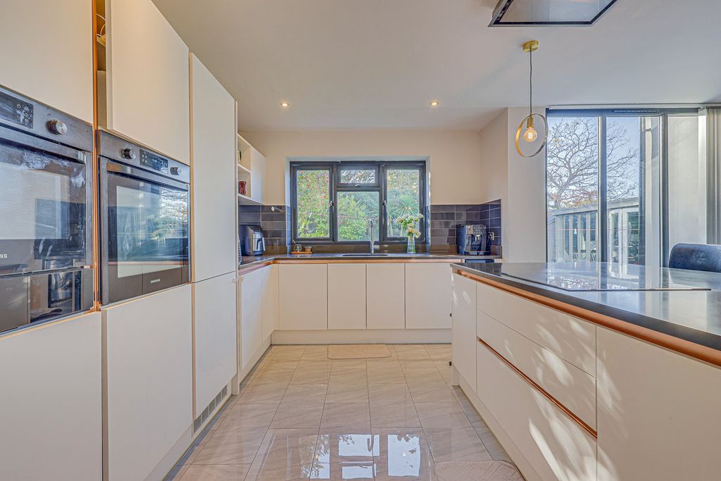 Property photo 3 of 41