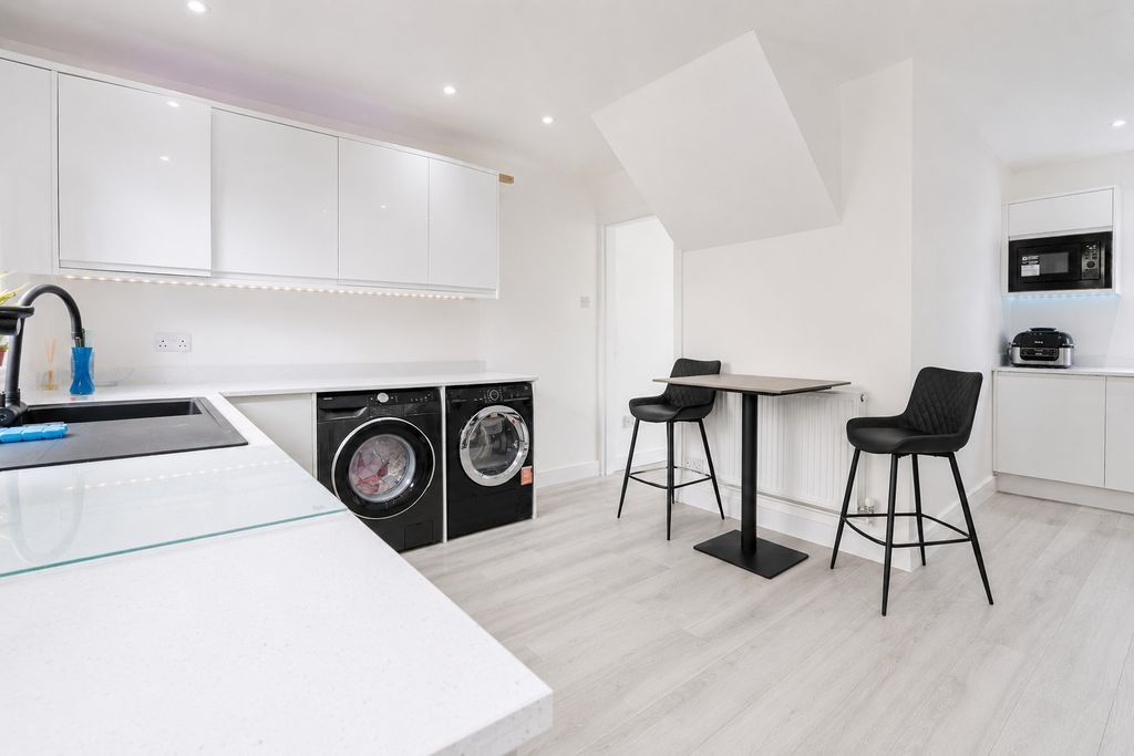 Property photo 3 of 19 B17047d7-66Db-4F79-8A50-Cbc9Bb5544Ab.Jpg