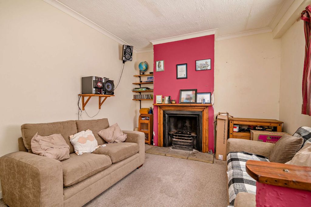 Property photo 2 of 19