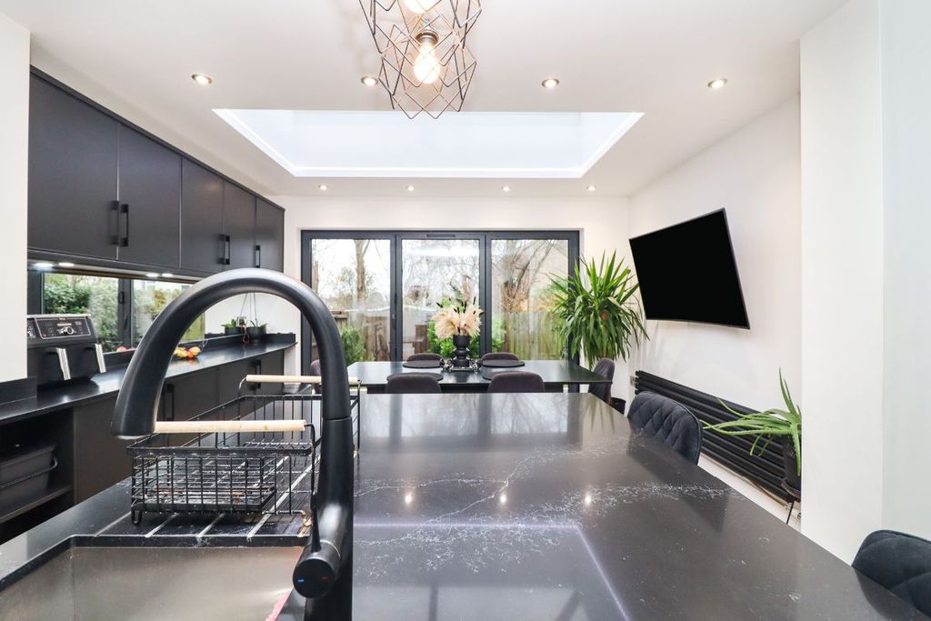 Property photo 3 of 30