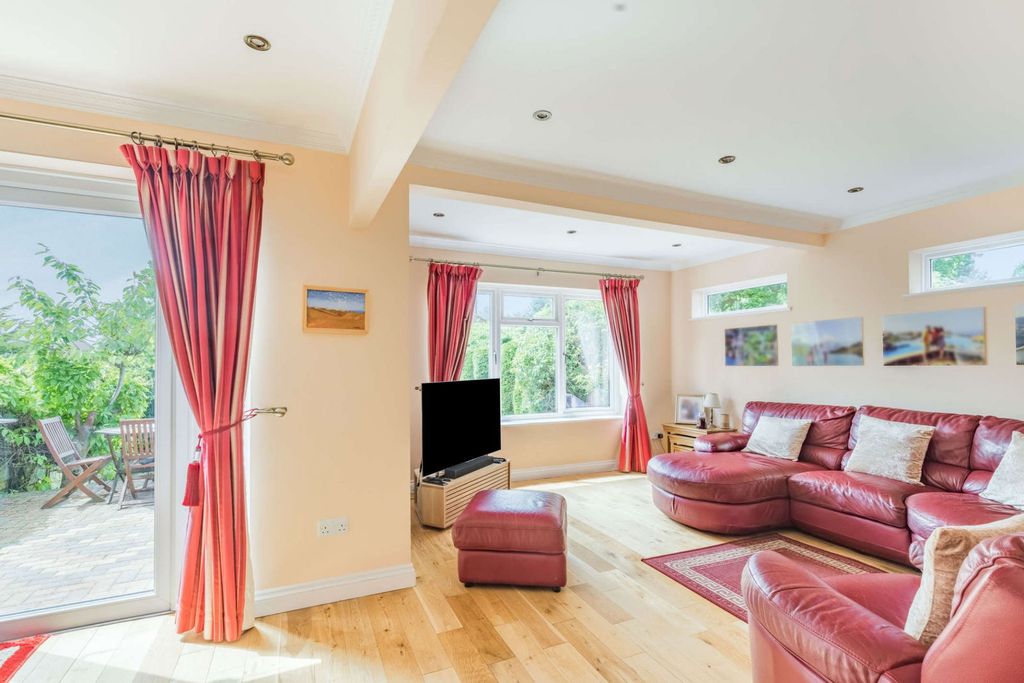 Property photo 3 of 19