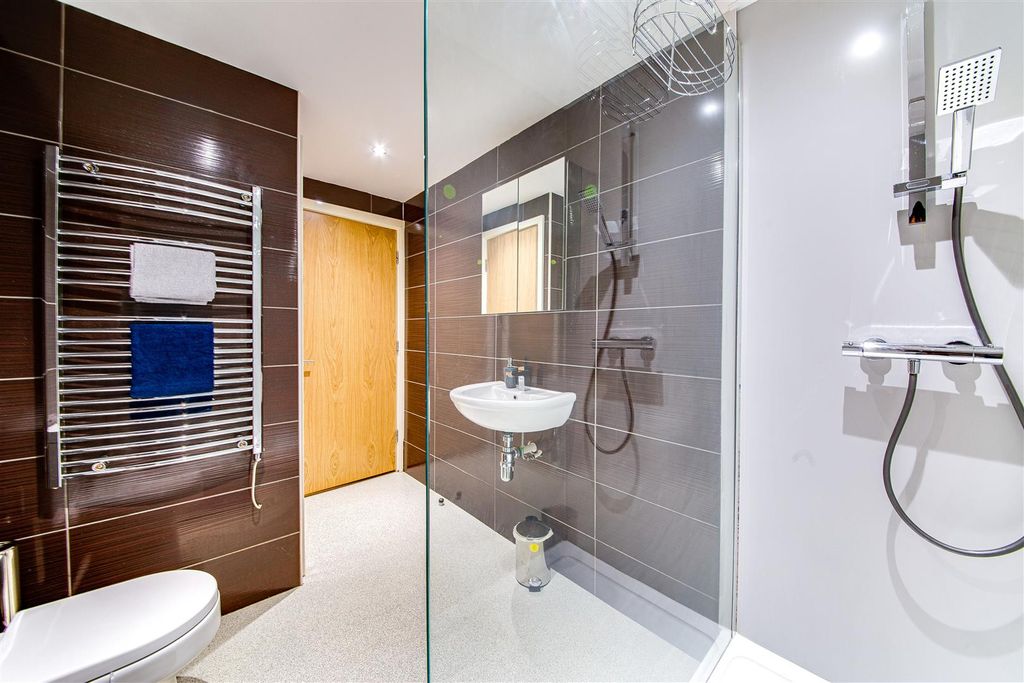 Property photo 1 of 9 Bathroom 1.2.Jpg