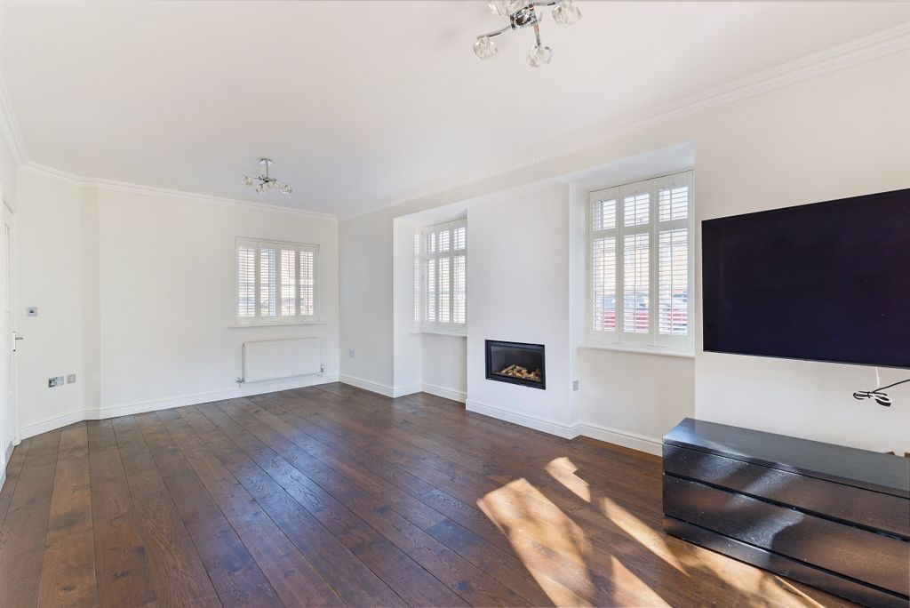 Property photo 3 of 15 87241_10 Gowrie P...