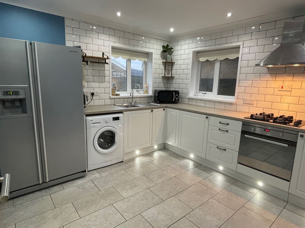 Property photo 1 of 6 3 Bed Semi-Detached House To Rent Tir Morfa Road, Port Talbot Sa12