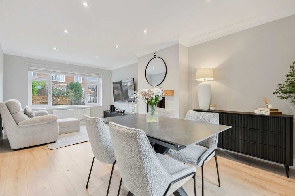 Property photo 3 of 26