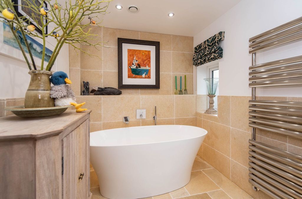 Property photo 3 of 33