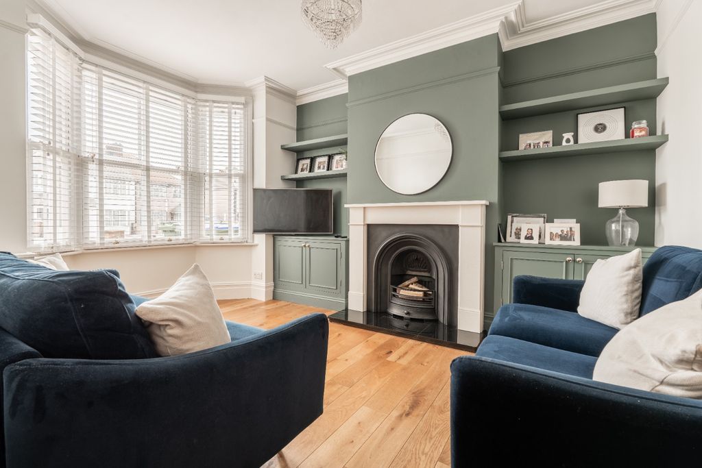 Property photo 2 of 22 5180491