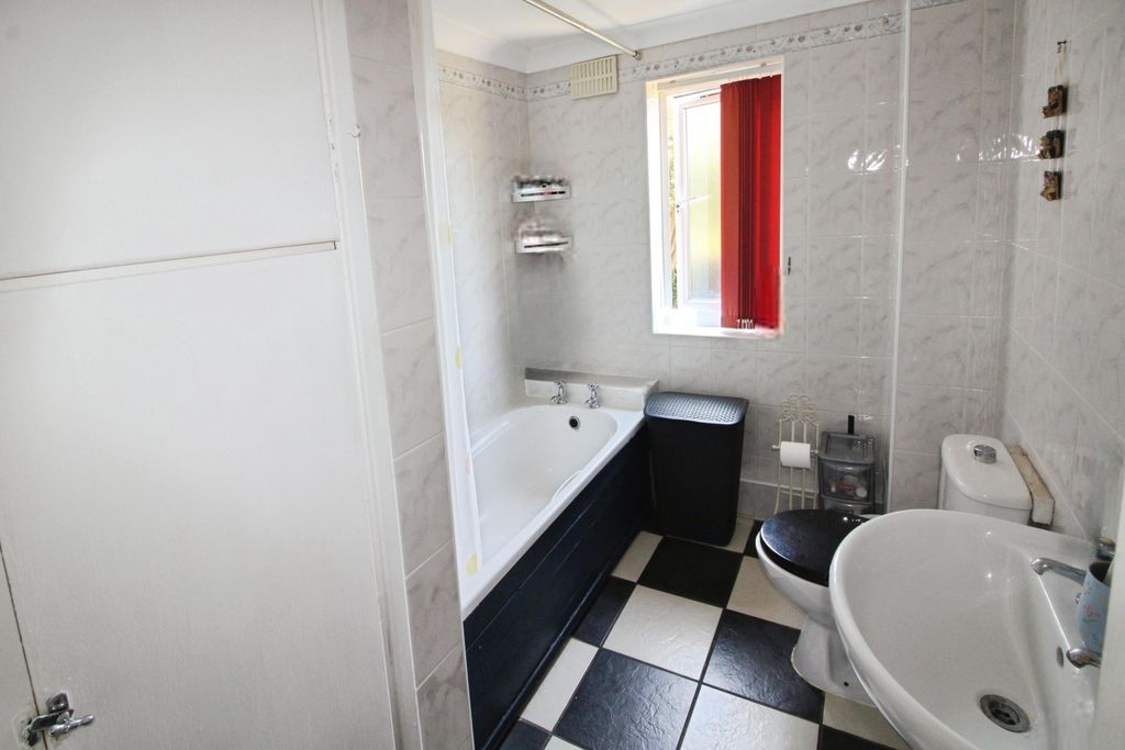 Additional image 6 of 2 bed flat for saleCaenby Road, Scunthorpe DN17
