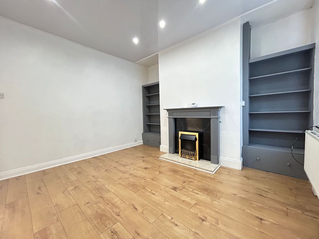 Property photo 2 of 15 318B6c85-1178-4d75-A3d3-314Baaa99438