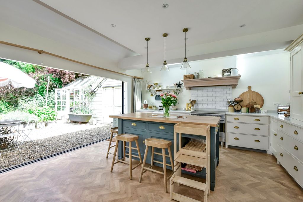 Property photo 3 of 41