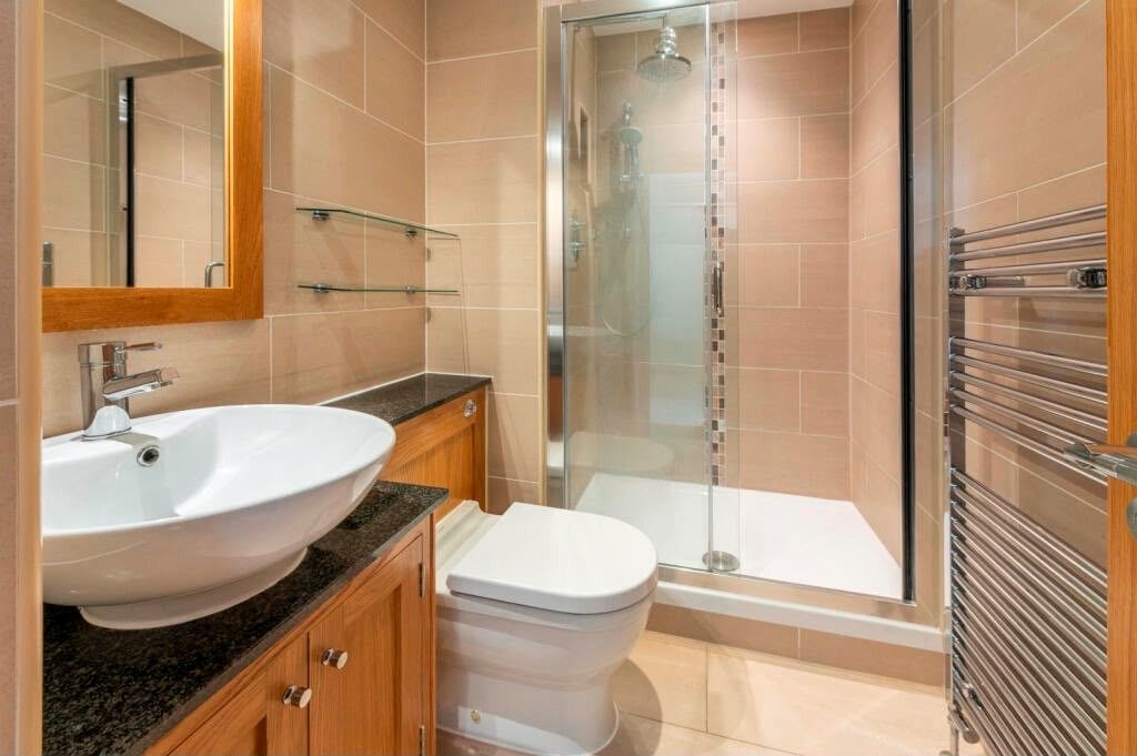 Property photo 1 of 10 Bathroom