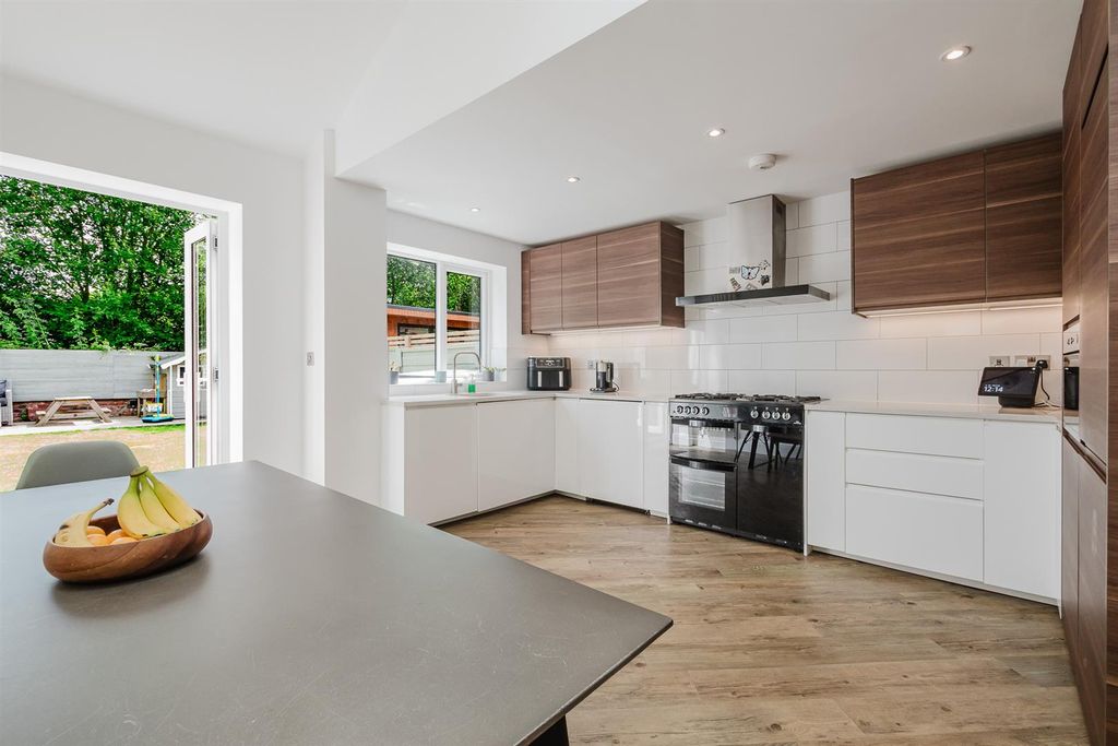 Property photo 3 of 29 Dining Kitchen