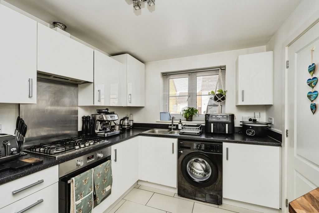Property photo 3 of 28 Pbox-Img.Jpg