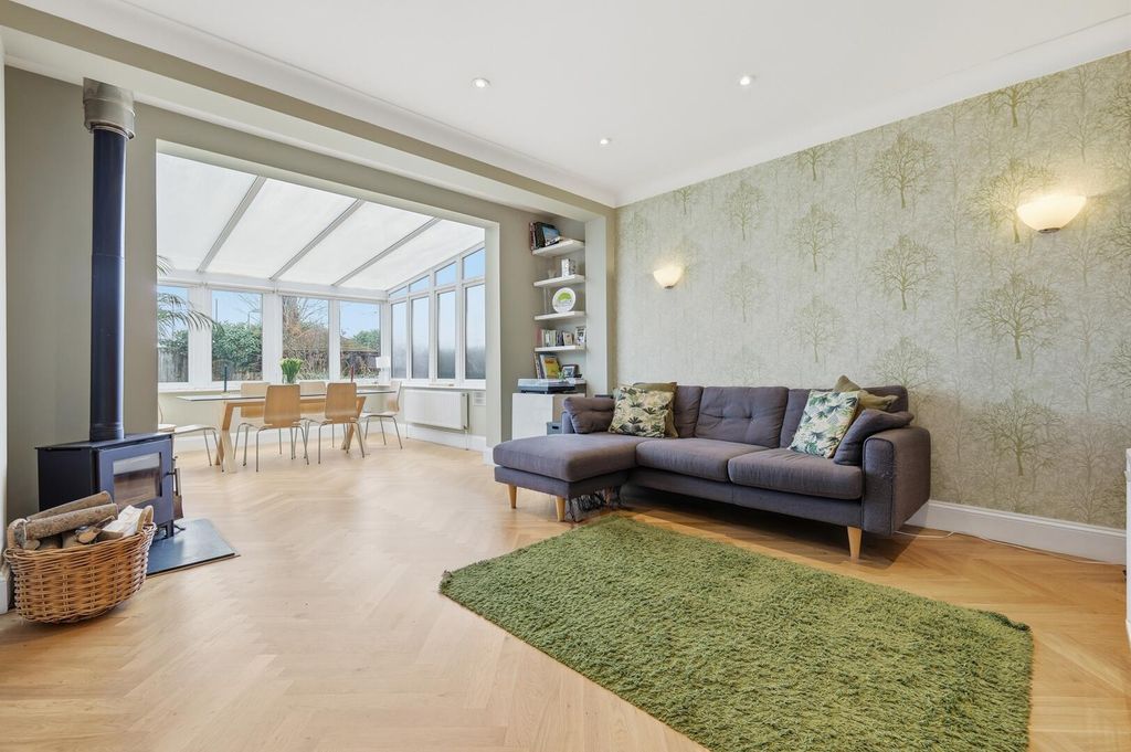 Property photo 3 of 32 Living Room