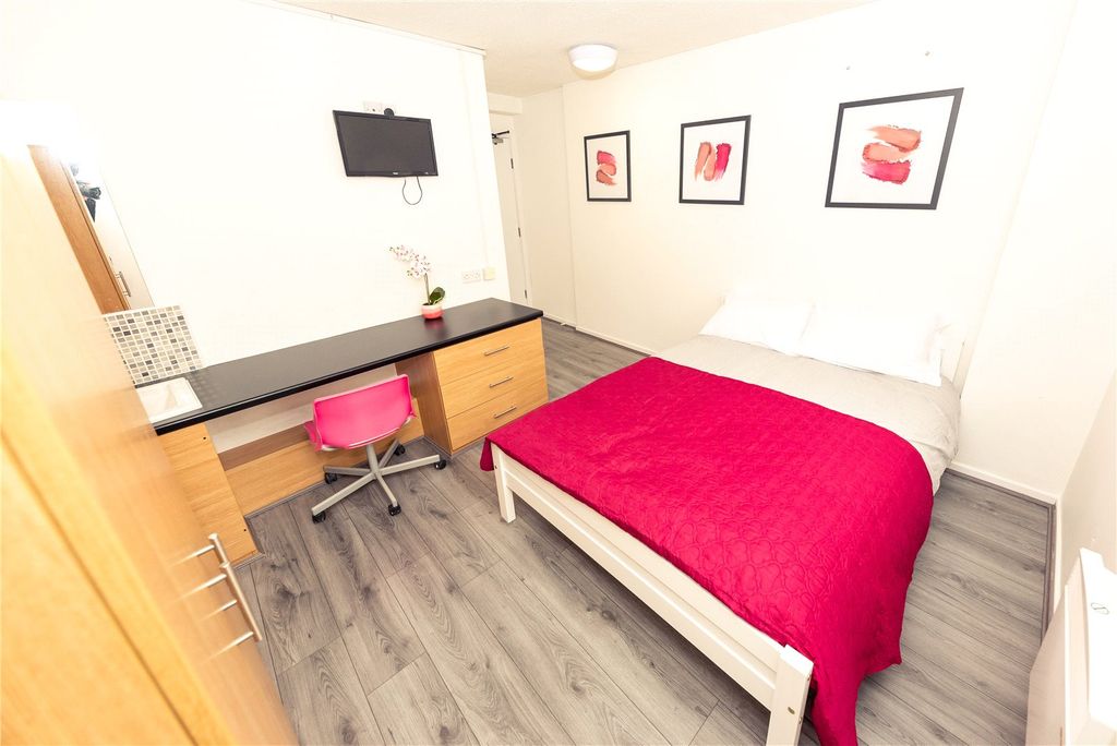 Property photo 1 of 16 Picture No. 12