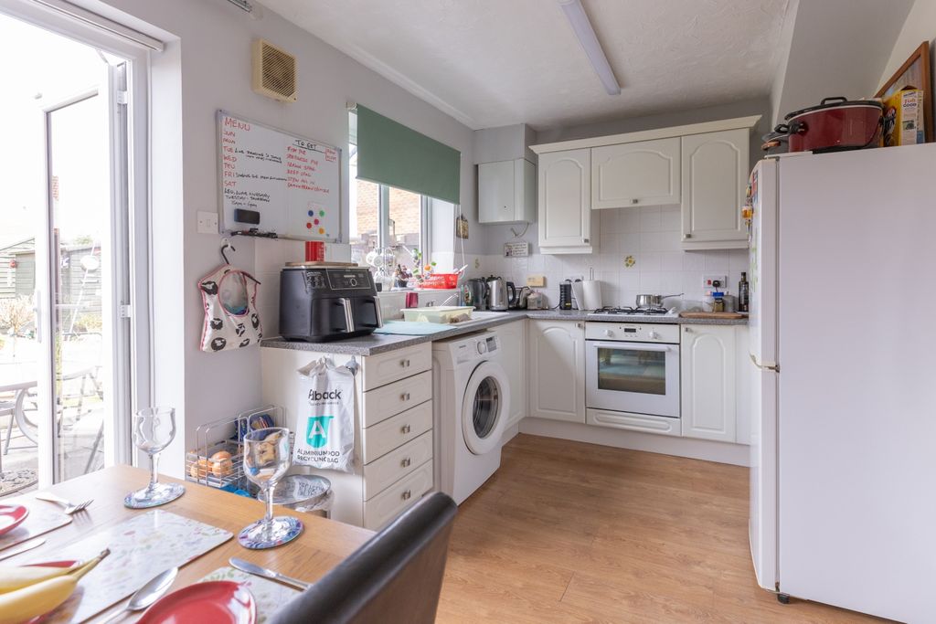 Property photo 3 of 17 Kitchen