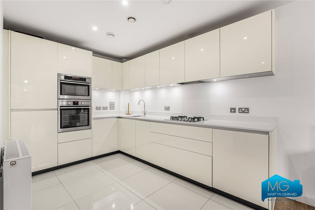 Property photo 2 of 21 Picture No. 23