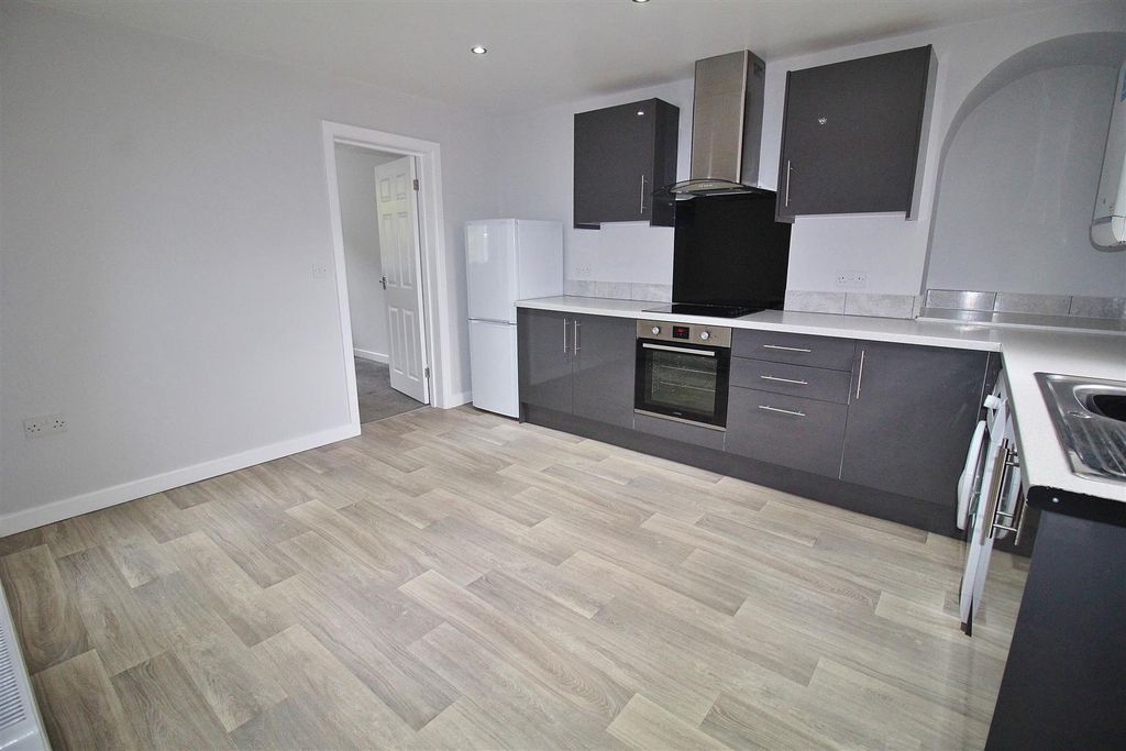 Property photo 2 of 8 Kitchen