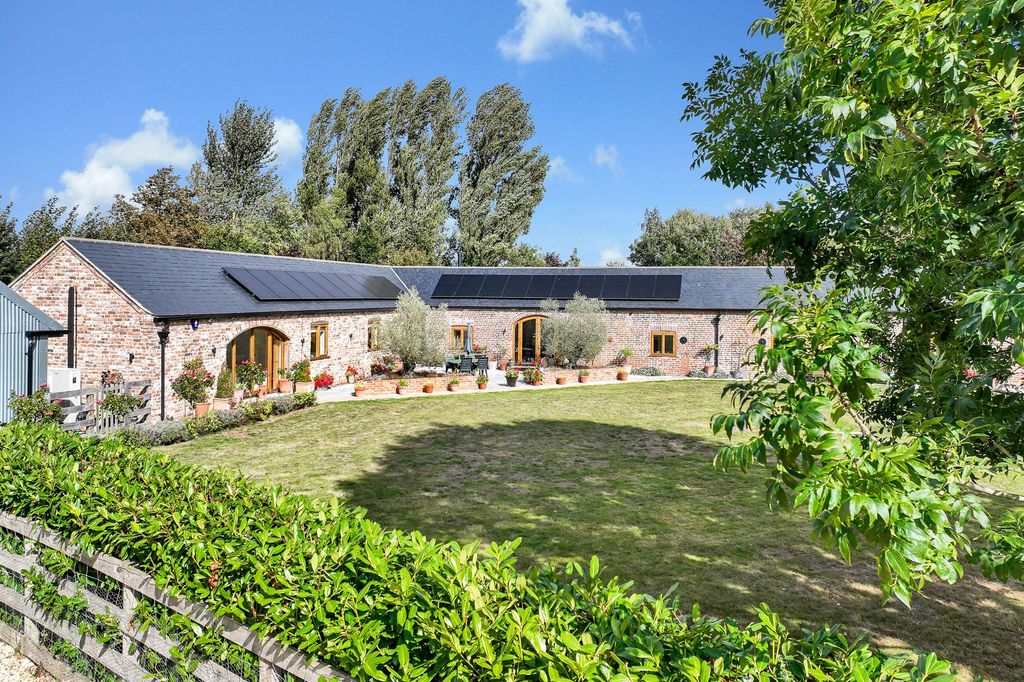 Property photo 1 of 52
