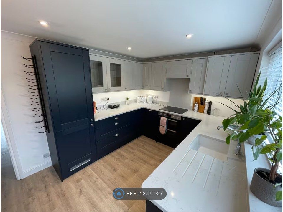 Property photo 2 of 8 Kitchen