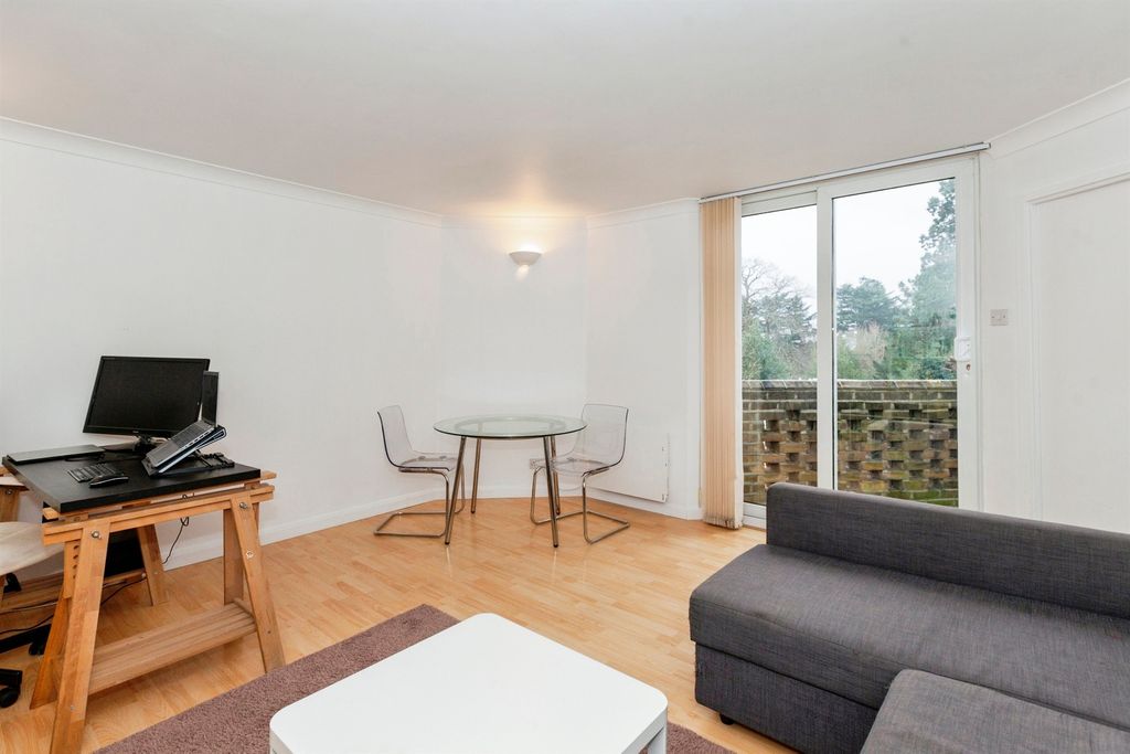 Property photo 3 of 17