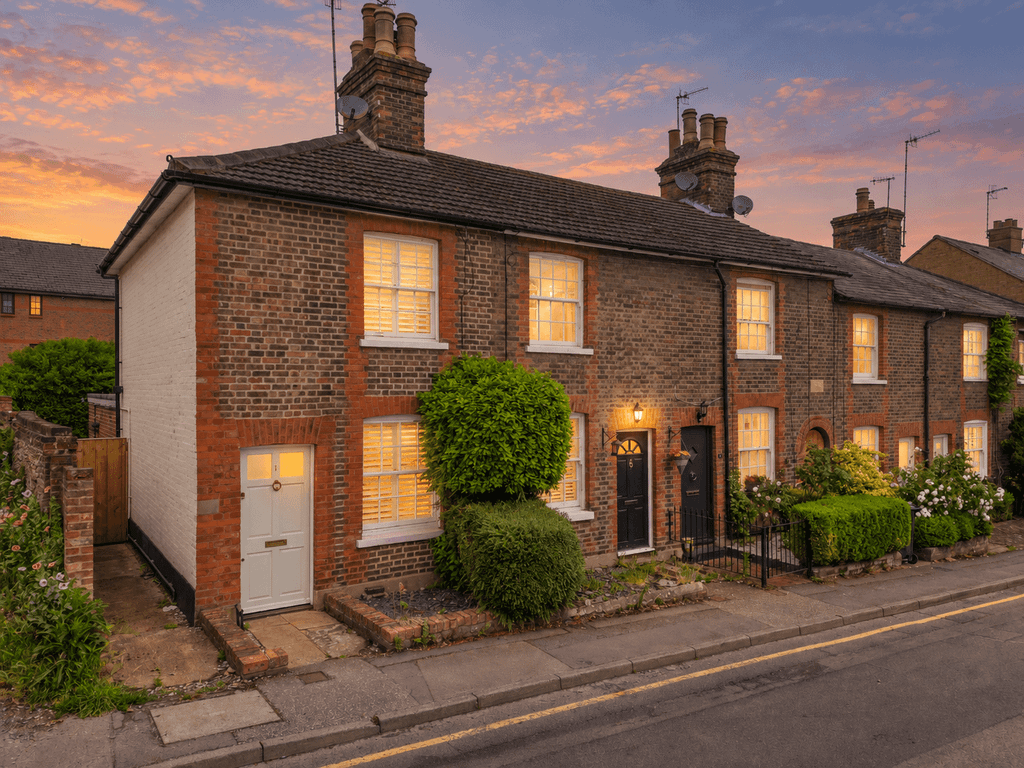 Property photo 1 of 20 Manor Street, Berkhamsted