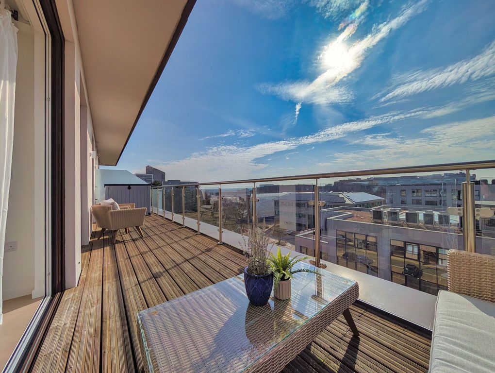 Property photo 1 of 18 Roof Terrace