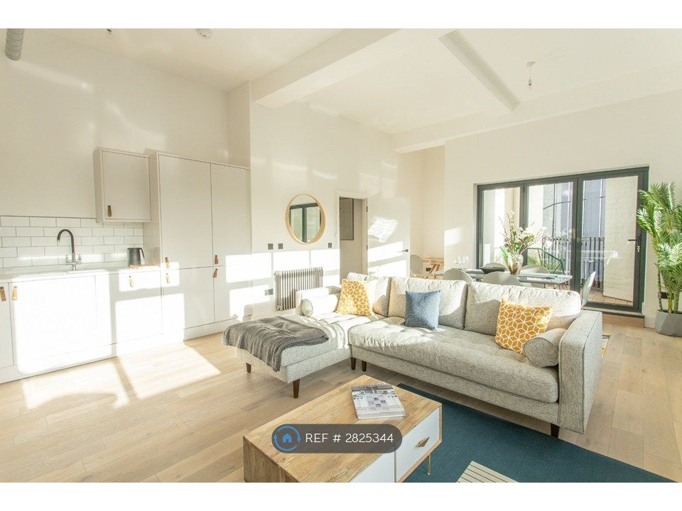 Property photo 1 of 10 Furnished Lounge