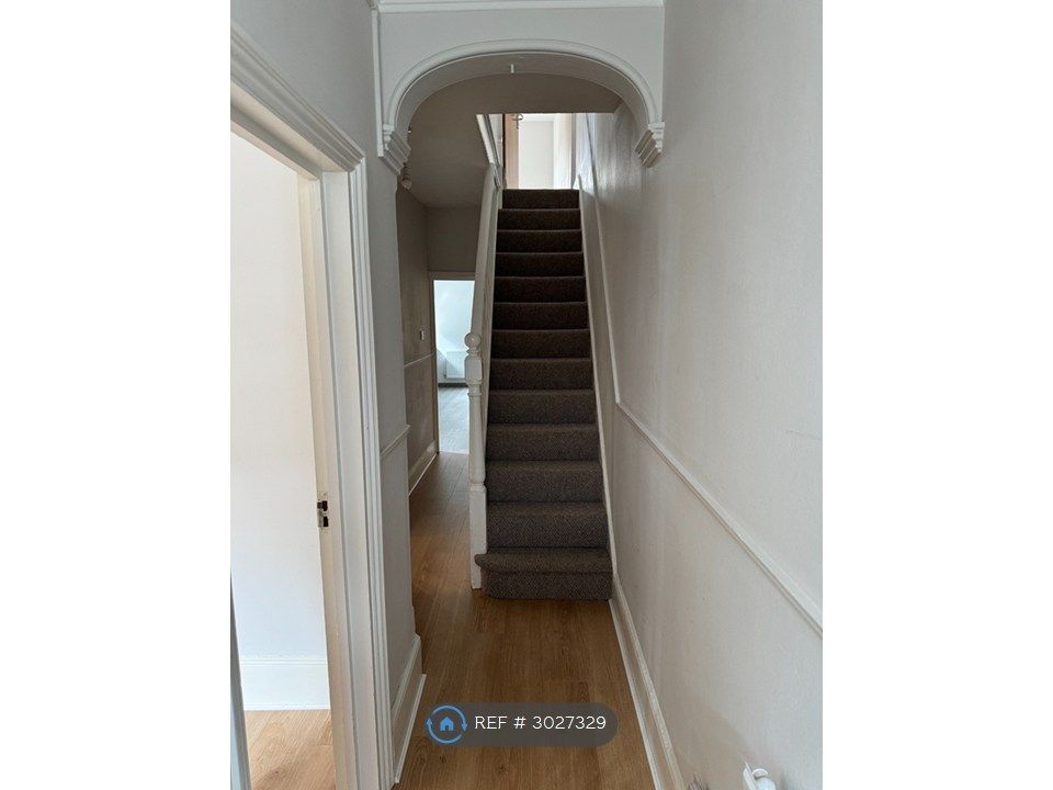 Property photo 3 of 14 Hallway