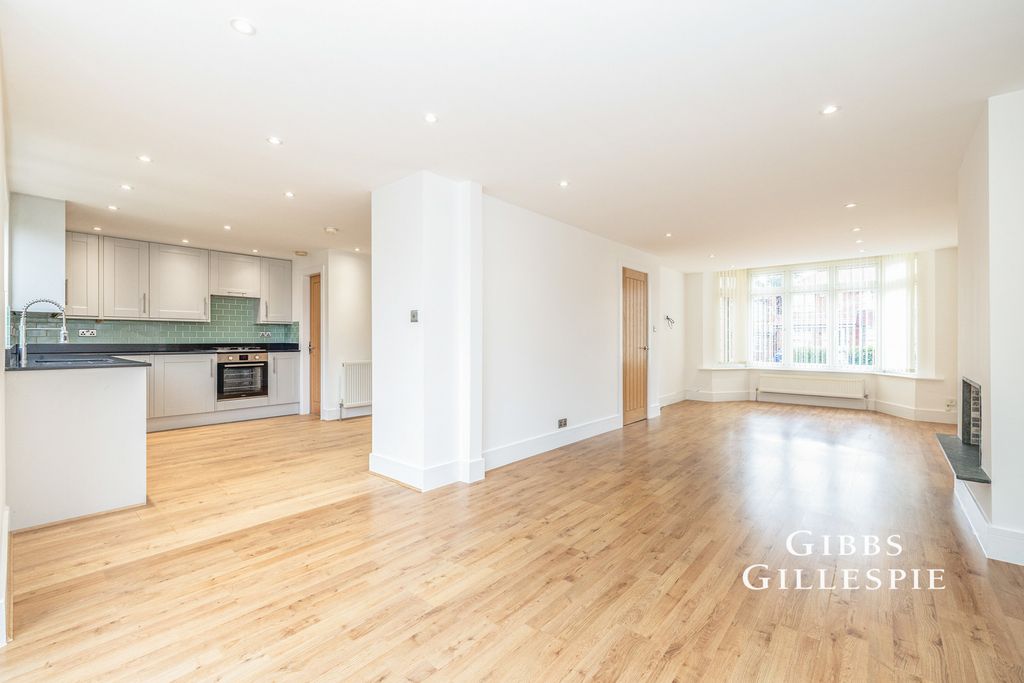 Property photo 3 of 12 Photo