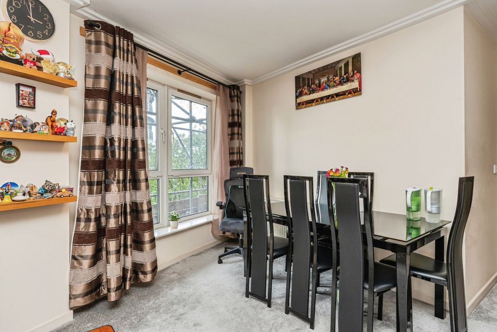 Property photo 3 of 6 Pbox-Img.Jpg
