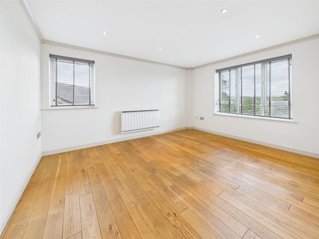 Property photo 3 of 10 Cam05510G0-Pr0058-Still008.Jpg