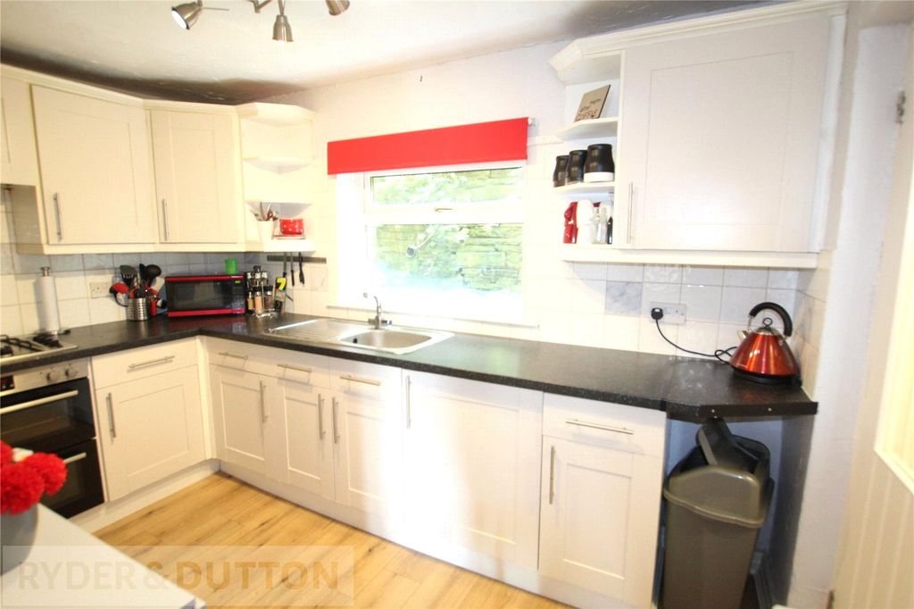 Property photo 3 of 25 Kitchen