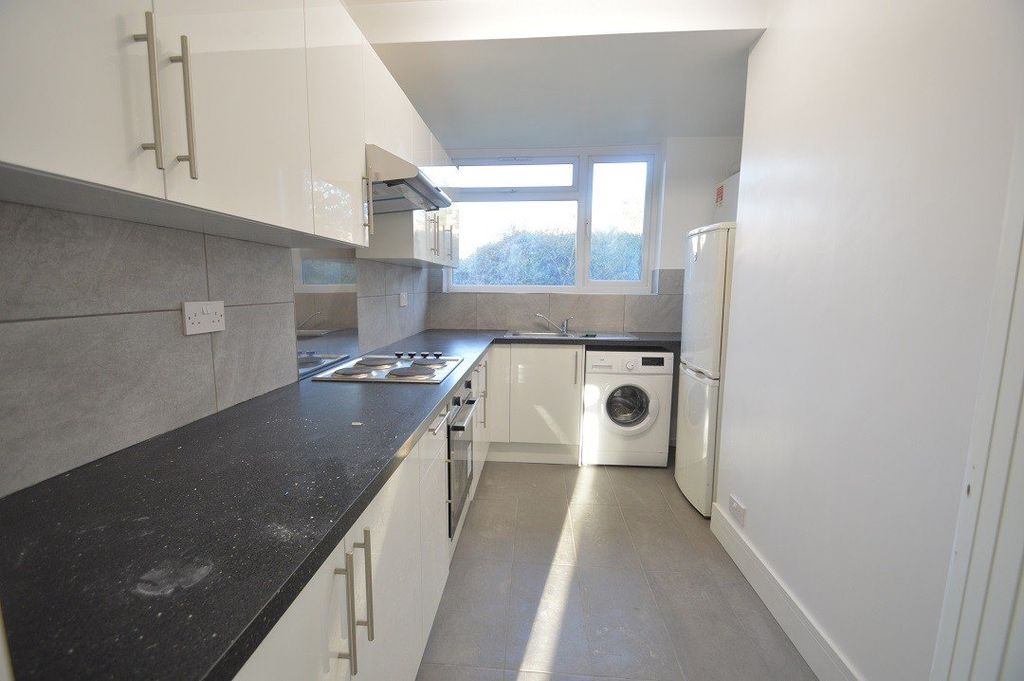 Property photo 2 of 5 Kitchen