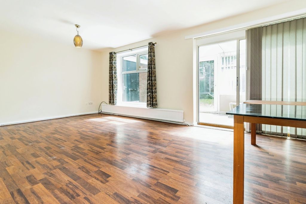 Property photo 3 of 12 Picture No. 08