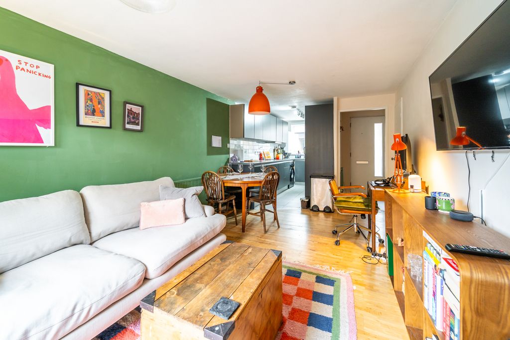 Property photo 2 of 8