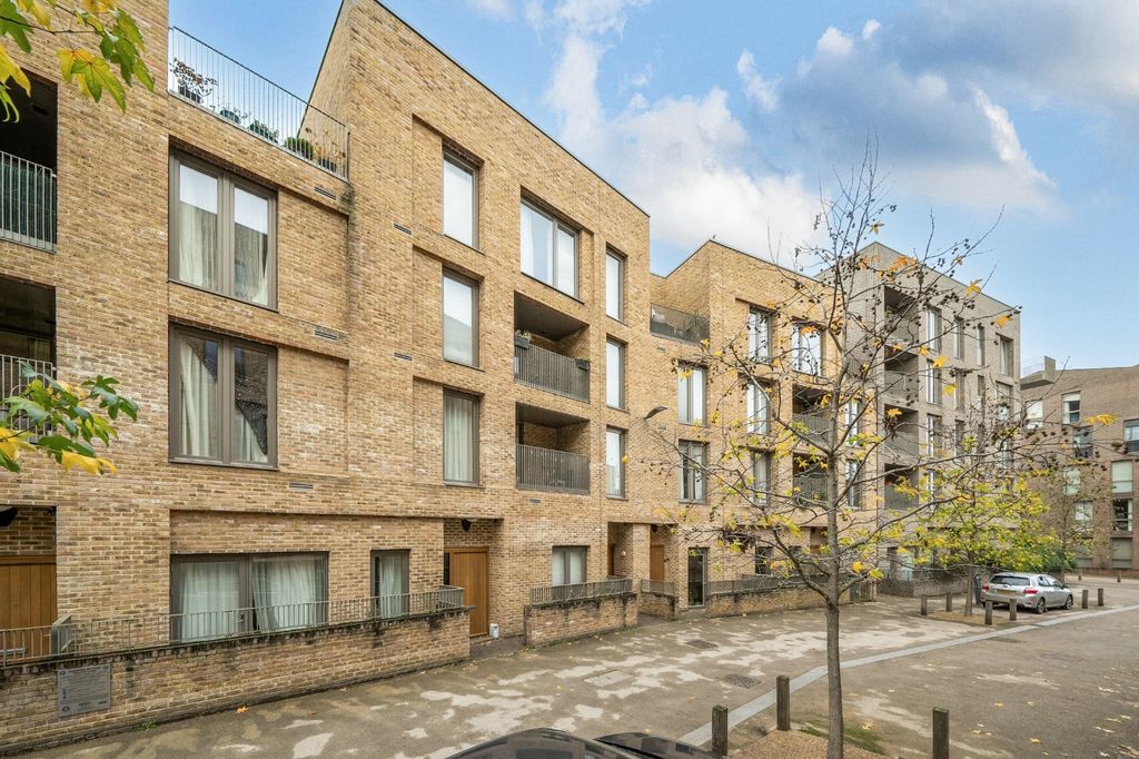 Property photo 2 of 17